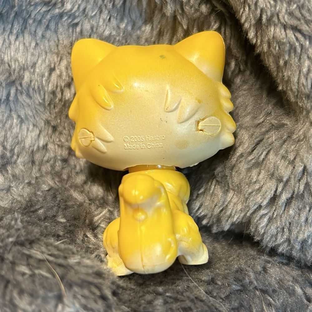 Littlest Pet Shop First Generation Yellow Cat Motion Tongue - Picture 5 of 8